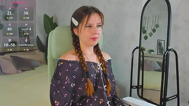 Snapshot of Violeta_Paul chatting on 07.11.26 Violeta Paul online show from 07.11.26