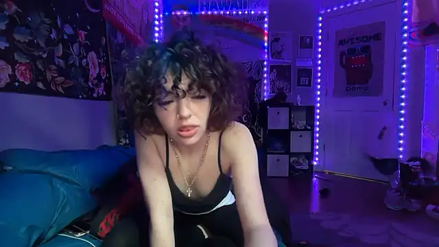 petitewhitebaee online show from 06.13.26