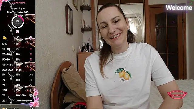 Snapshot of Yevgeshka-Milashka chatting on 02.28.26 Yevgeshka-Milashka online show from 02.28.26