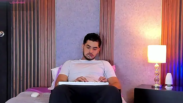 Snapshot of luciano_vitale chatting on 07.10.26 luciano vitale online show from 07.10.26