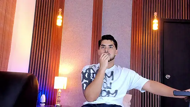 Snapshot of luciano_vitale chatting on 07.18.26 luciano vitale online show from 07.18.26