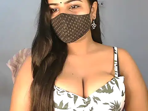 Snapshot of Curvy_Deepa chatting on 06.24.26 Curvy Deepa online show from 06.24.26