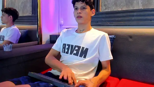 Snapshot of Brianhot0F chatting on 06.10.26 Brianhot0F online show from 06.10.26