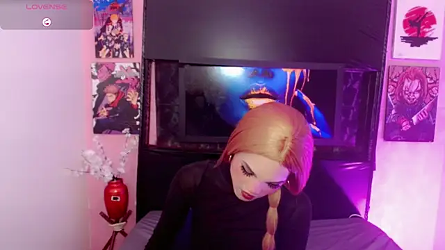Cloe Smitt  online show from 06.12.26
