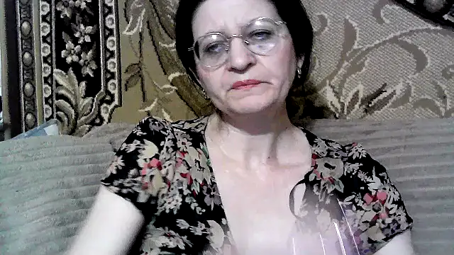 Snapshot of Dear_Annet chatting on 06.17.26 Dear Annet online show from 06.17.26