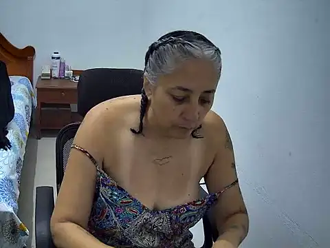 Snapshot of cersey_ chatting on 07.20.26 cersey online show from 07.20.26