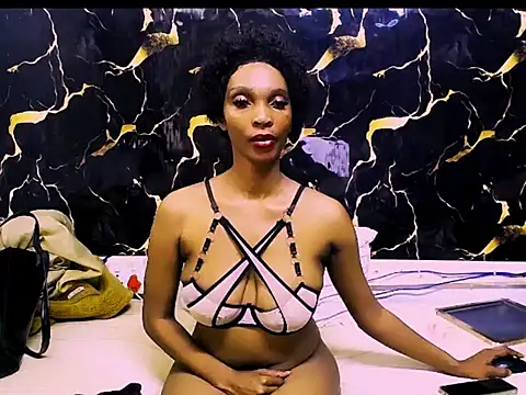 Snapshot of Caramelminxx_ chatting on 06.13.26 Caramelminxx online show from 06.13.26