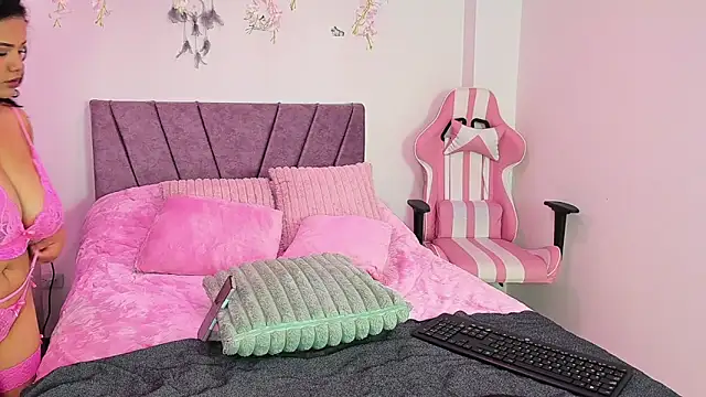 NahomyEvans online show from 06.12.26