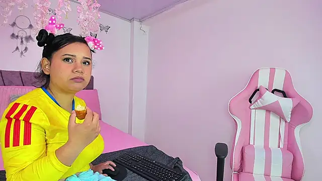 NahomyEvans online show from 06.17.26