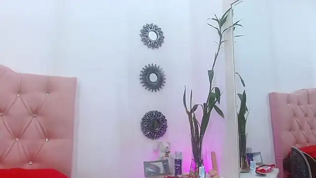 Snapshot of _saray_rose chatting on 06.15.26 saray rose online show from 06.15.26