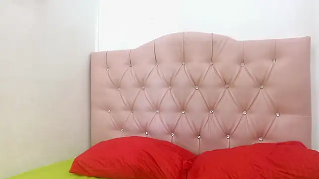 Snapshot of _saray_rose chatting on 06.23.26 saray rose online show from 06.23.26