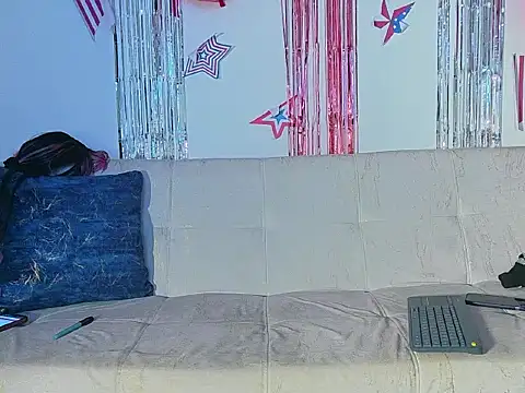 LEE ROSES online show from 07.04.26