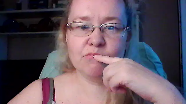 Snapshot of Viola27 chatting on 06.22.26 Viola27 online show from 06.22.26