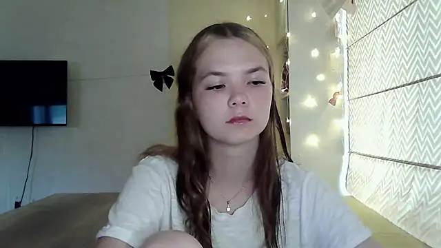 Snapshot of AvrilGillig chatting on 06.28.26 AvrilGillig online show from 06.28.26