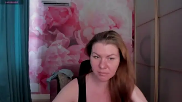 Snapshot of LunaKissesx chatting on 06.13.26 LunaKissesx online show from 06.13.26