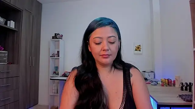 Snapshot of LauraToro_ chatting on 03.25.26 LauraToro online show from 03.25.26