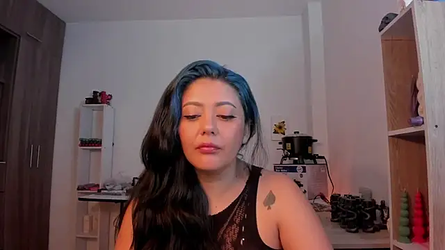 Snapshot of LauraToro_ chatting on 04.05.26 LauraToro online show from 04.05.26