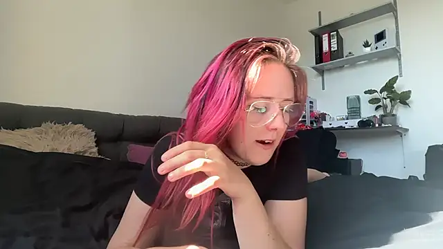 Snapshot of LeaLoveXXX chatting on 06.22.26 LeaLoveXXX online show from 06.22.26