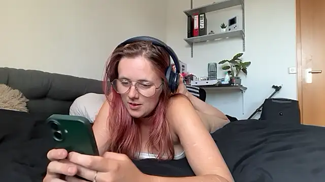 Snapshot of LeaLoveXXX chatting on 07.02.26 LeaLoveXXX online show from 07.02.26