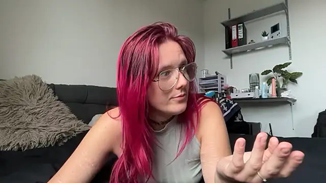 Snapshot of LeaLoveXXX chatting on 07.06.26 LeaLoveXXX online show from 07.06.26