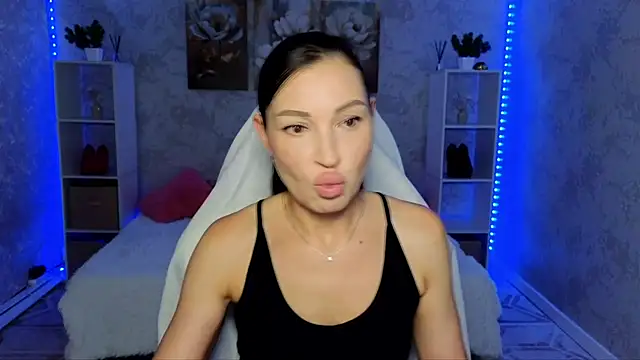 Snapshot of NikoleMills chatting on 06.14.26 NikoleMills online show from 06.14.26