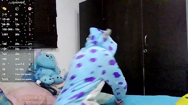 Snapshot of Diamond_Curls chatting on 06.26.26 Diamond Curls online show from 06.26.26