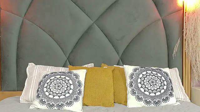 Chloemendoza online show from 06.12.26
