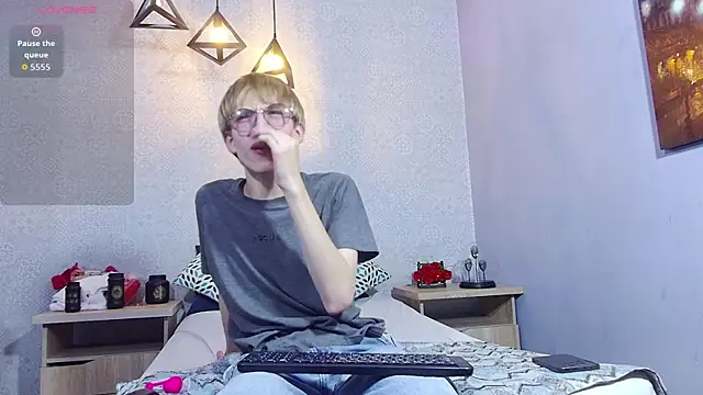 axell stone  online show from 06.25.26