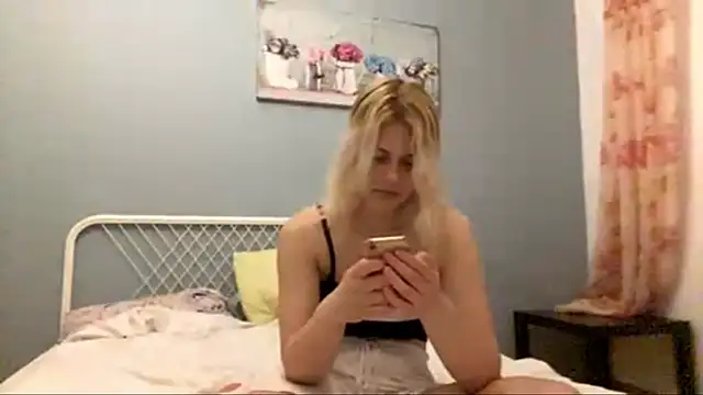 Snapshot of PurplishCome chatting on 06.17.26 PurplishCome online show from 06.17.26