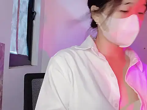 Snapshot of miumiubeauty chatting on 06.15.26 miumiubeauty online show from 06.15.26