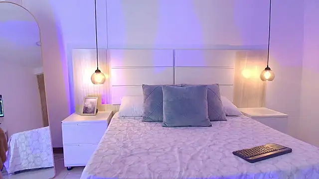 victoria clarke  online show from 06.25.26