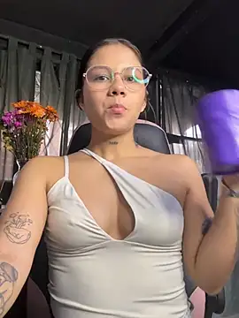 Snapshot of ashleytravis_Bless chatting on 06.13.26 ashleytravis Bless online show from 06.13.26
