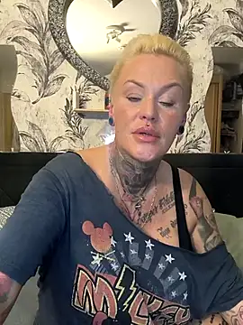 Snapshot of InkedMissLaBaehm chatting on 06.14.26 InkedMissLaBaehm online show from 06.14.26