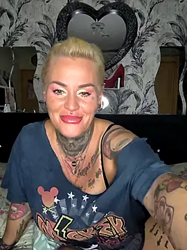 Snapshot of InkedMissLaBaehm chatting on 06.22.26 InkedMissLaBaehm online show from 06.22.26