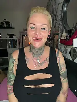 Snapshot of InkedMissLaBaehm chatting on 08.01.26 InkedMissLaBaehm online show from 08.01.26