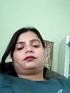 Snapshot of Missridhi chatting on 06.26.26 Missridhi online show from 06.26.26