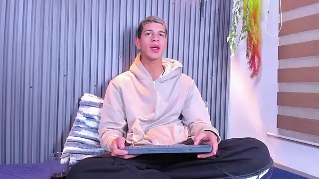 Tyler Noir online show from 06.12.26