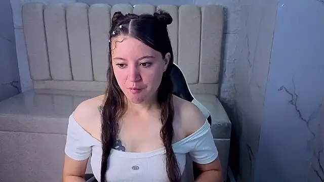 Snapshot of Alana_fox_tx chatting on 06.20.26 Alana fox tx online show from 06.20.26