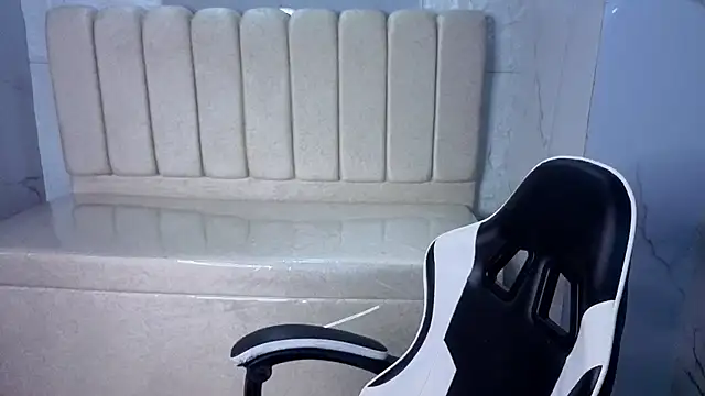 Snapshot of Alana_fox_tx chatting on 06.21.26 Alana fox tx online show from 06.21.26