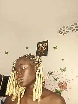 Snapshot of petiteebony254 chatting on 06.15.26 petiteebony254 online show from 06.15.26