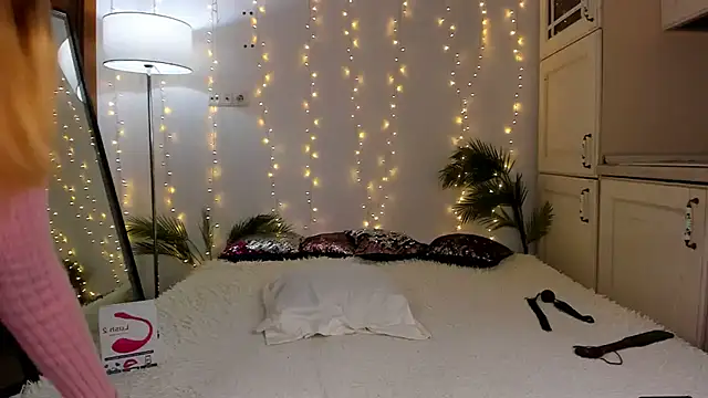 Snapshot of SonyaBabyn chatting on 12.26.24 SonyaBabyn online show from 12.26.24