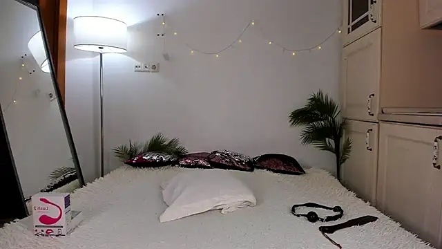 Snapshot of SonyaBabyn chatting on 02.09.25 SonyaBabyn online show from 02.09.25