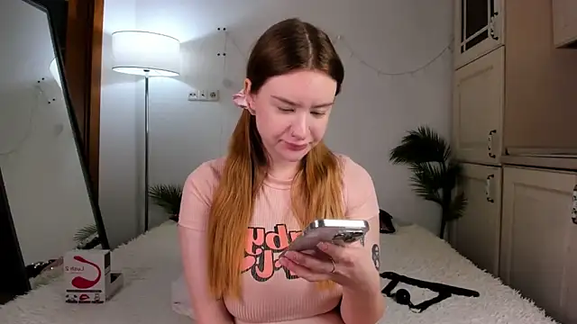 Snapshot of SonyaBabyn chatting on 03.19.25 SonyaBabyn online show from 03.19.25