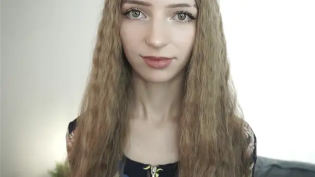 Snapshot of DeliaHoude chatting on 06.15.26 DeliaHoude online show from 06.15.26
