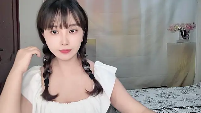 Snapshot of Yesqiko chatting on 06.22.26 Yesqiko online show from 06.22.26