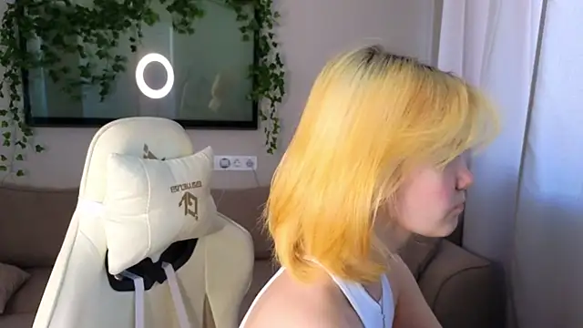 Snapshot of Emily_Miu chatting on 06.20.26 Emily Miu online show from 06.20.26