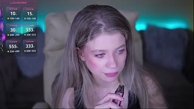 Snapshot of SunnyLay chatting on 06.15.26 SunnyLay online show from 06.15.26