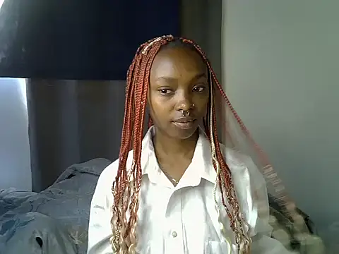 Snapshot of Petiteliz chatting on 06.16.26 Petiteliz online show from 06.16.26