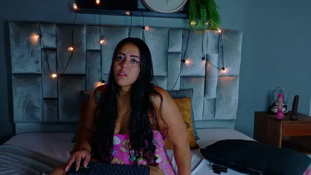 ShelyEvans   online show from 07.25.26
