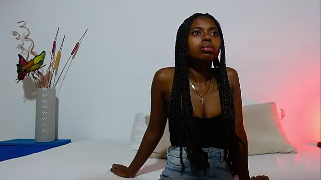 Snapshot of AmaraBennett chatting on 06.17.26 AmaraBennett online show from 06.17.26
